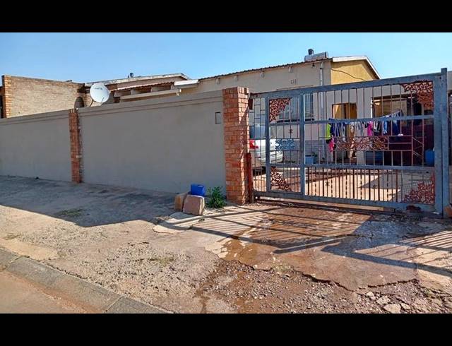 3 BEDROOM HOUSE FOR SALE IN KLIPSPRUIT WEST